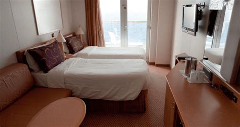 standard room and deluxe room difference